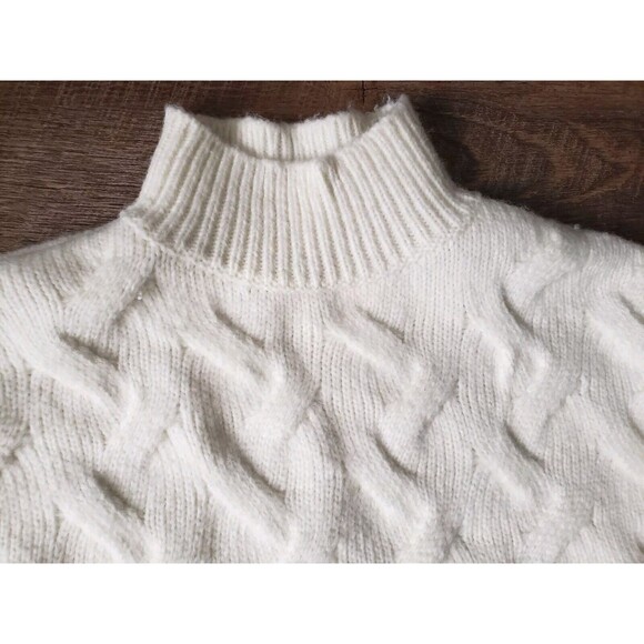 Womens Nine West Cream Fuzzy Oversized Sweater, Sz M - Picture 2 of 5